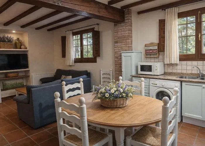 Hotel de playa: Masía de San Juan Casas Rurales con piscina y vistas a la montaña